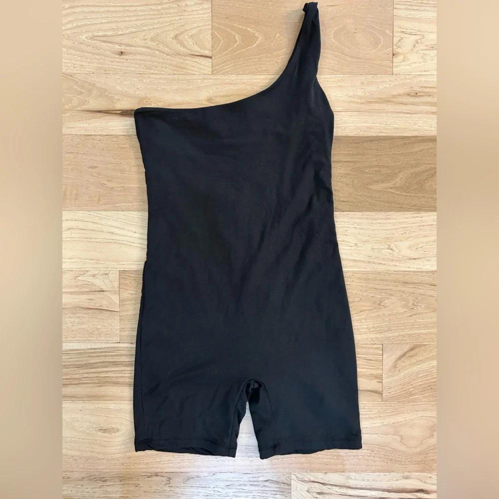 Black one shoulder jumpsuit size small - Picture 1 of 3
